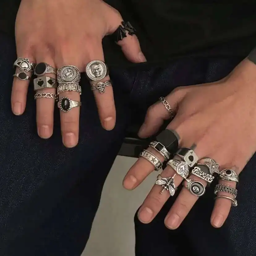 KunJoe 24Pcs Gothic Skull Head Poker Eye Heart Ring Set for Men Vintage Silver Color Irregular Geometric Finger Ring Wholesale
KunJoe 24Pcs Gothic Skull Head Poker Eye Heart Ring Set for Men Vintage Silver Color Irregular Geometric Finger Ring Wholesale