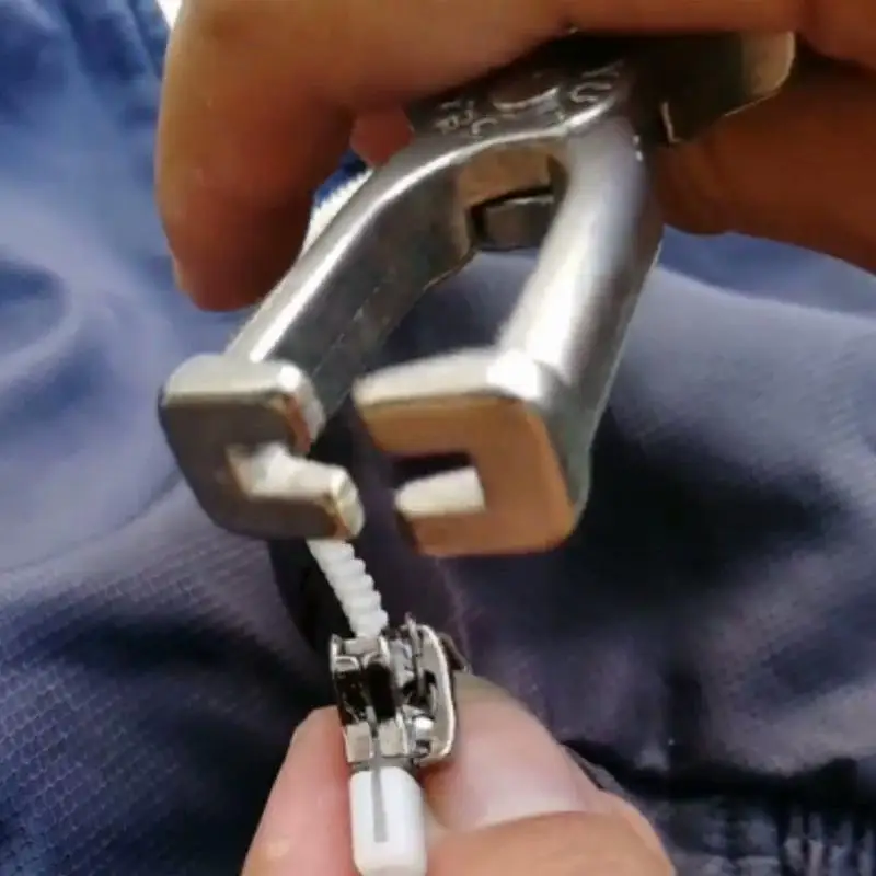 Щипцы для молний из нержавеющей стали для установки молний, ремонта одежды, обуви, комплекты для самостоятельной замены, швейные принадлежности
Щипцы для молний из нержавеющей стали для установки молний, ремонта одежды, обуви, комплекты для самостоятельной замены, швейные принадлежности