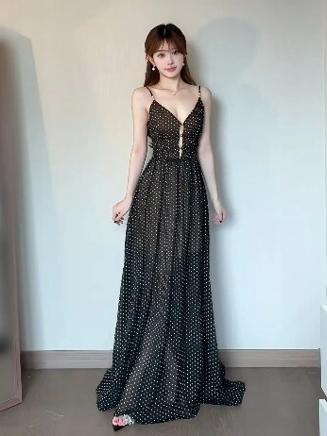 Unique Elegant V-neck Slimming Strap Dress Sister Style Cotton Summer Dress No Sleeve A-line Silhouette Home Work Outdoor
Unique Elegant V-neck Slimming Strap Dress Sister Style Cotton Summer Dress No Sleeve A-line Silhouette Home Work Outdoor