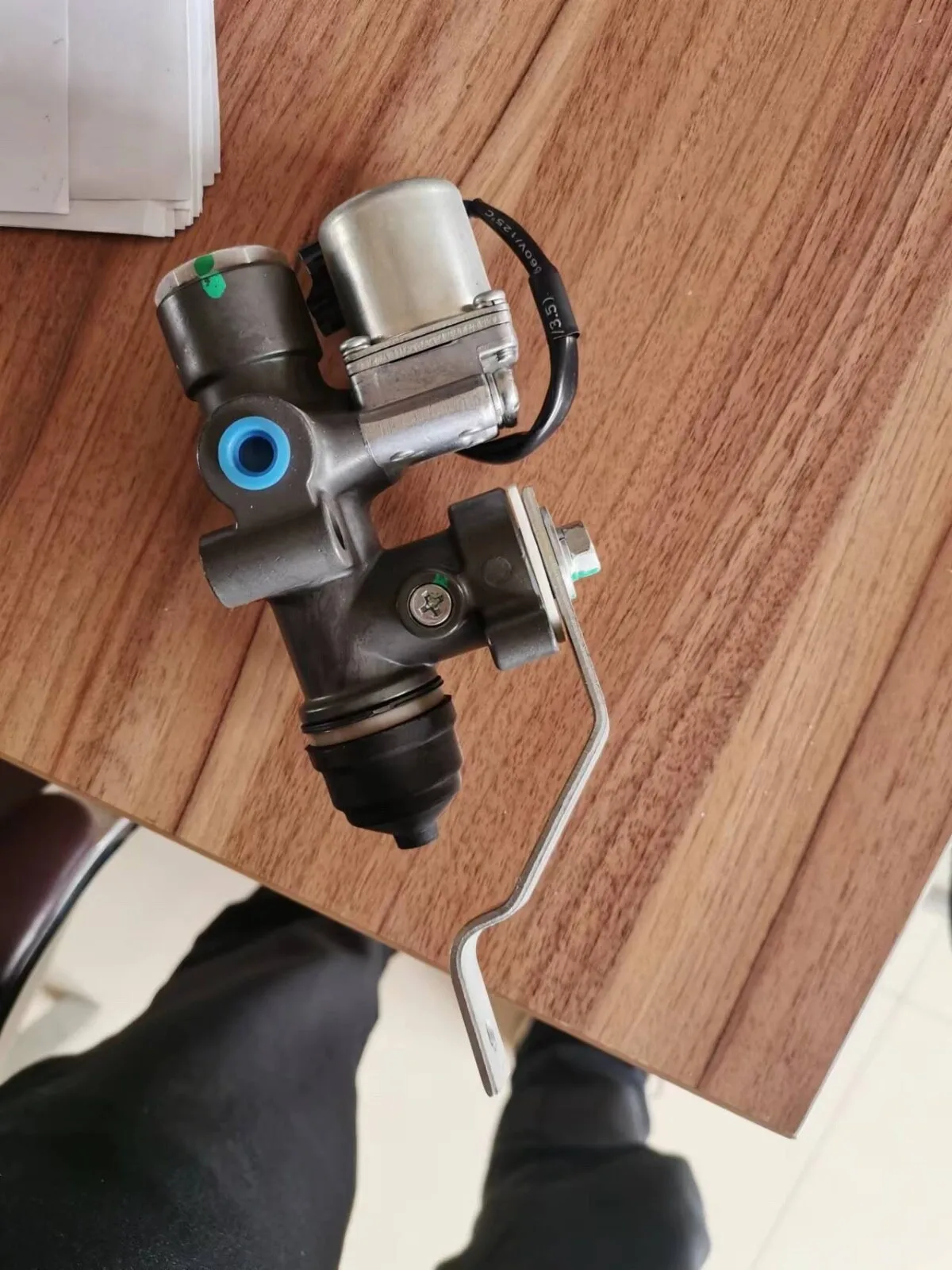 FOR MITSUBISHI FUSO FV517 6M70 FV51J TRUCK AIR SPRING VALVE
FOR MITSUBISHI FUSO FV517 6M70 FV51J TRUCK AIR SPRING VALVE