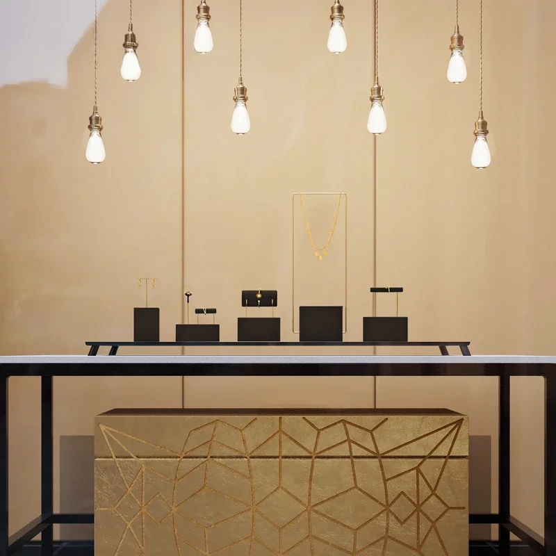 Light luxury jewelry display props, jewelry display racks, rings, necklaces, earrings, watches, display props
Light luxury jewelry display props, jewelry display racks, rings, necklaces, earrings, watches, display props