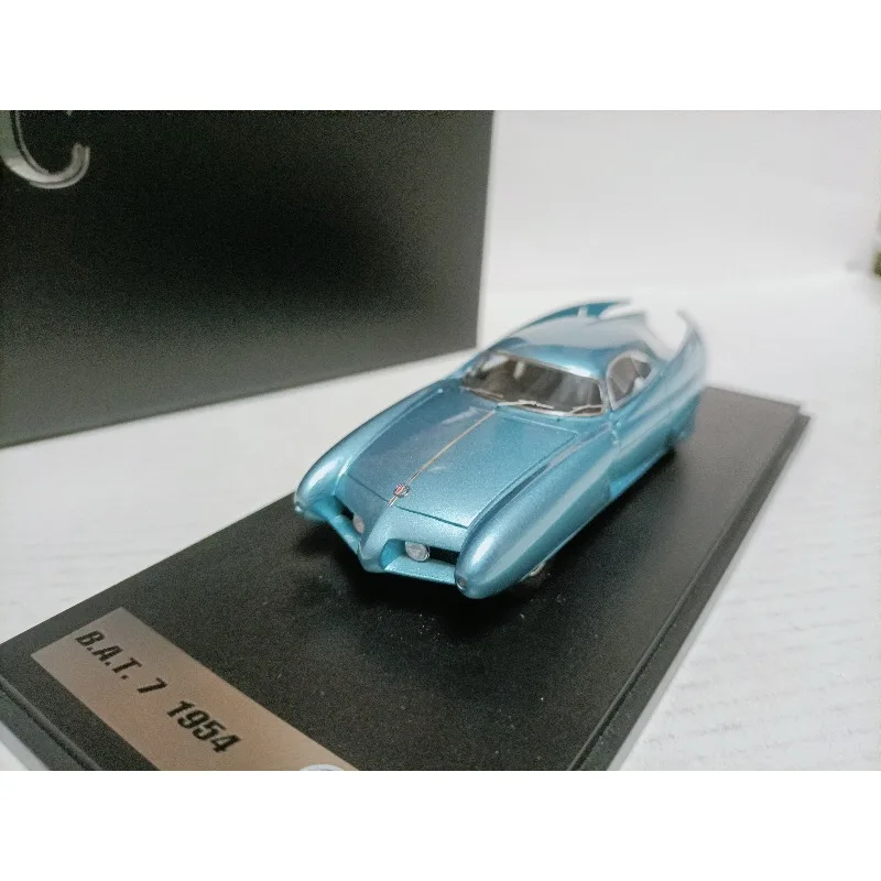 In stock: 1:43 BAT concept car Alfa BAT 7 Bertone 1954 die-cast resin car model, Boys' toy, adult collectible ornaments.
In stock: 1:43 BAT concept car Alfa BAT 7 Bertone 1954 die-cast resin car model, Boys' toy, adult collectible ornaments.