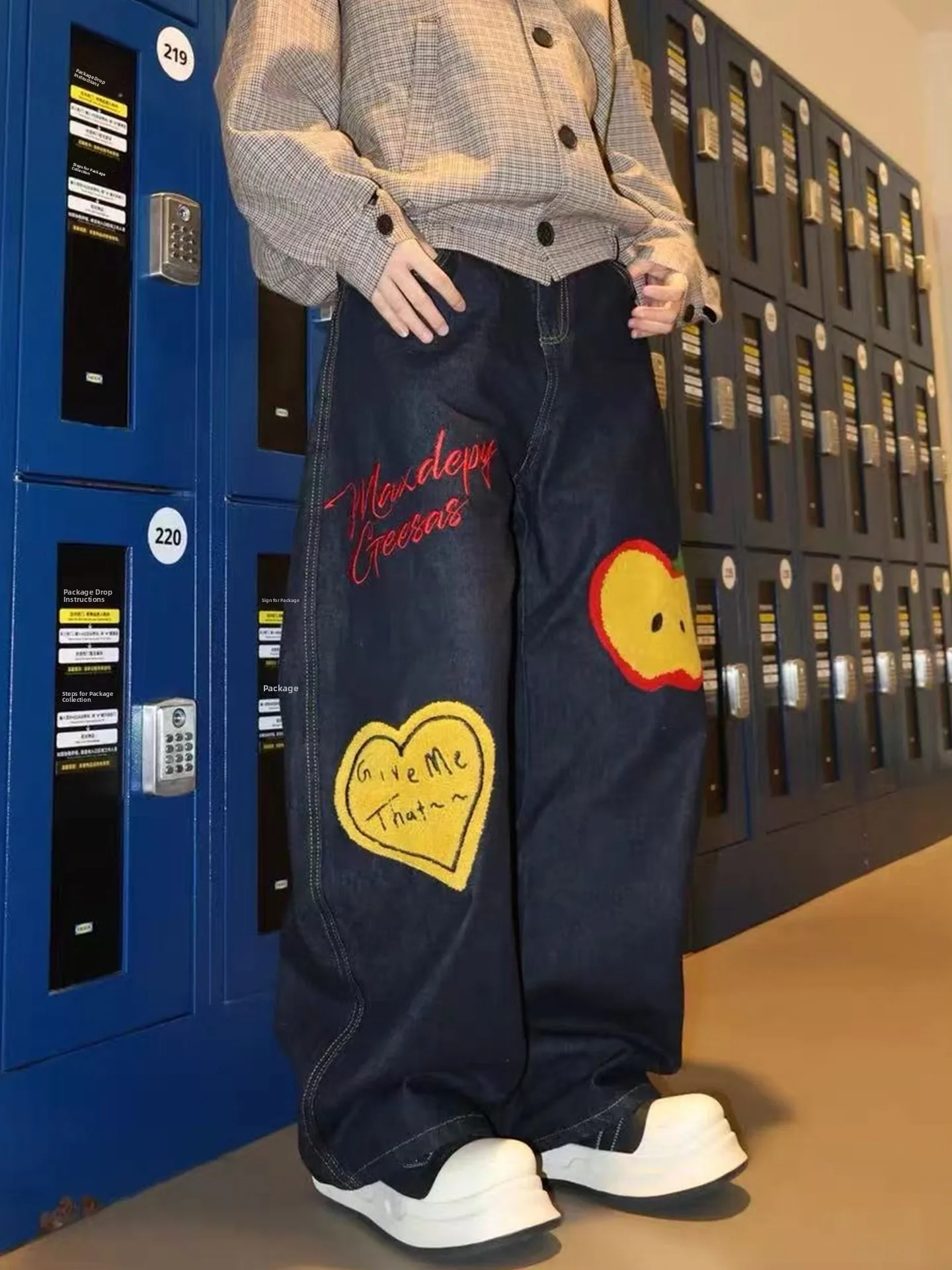 American Sle Fun Love Embroidery Jeans Men Women Loose Original Cowhide High Street Wide Leg Long Pants Casual Wear
American Sle Fun Love Embroidery Jeans Men Women Loose Original Cowhide High Street Wide Leg Long Pants Casual Wear
