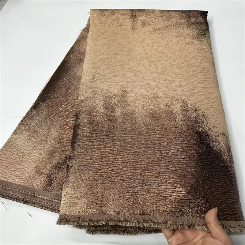 Gold Nigerian Jacquard Lace Fabric Hot Sale African Brocade Lace Fabric French Damask Lace For Women Party Luxury Dresses Party
Gold Nigerian Jacquard Lace Fabric Hot Sale African Brocade Lace Fabric French Damask Lace For Women Party Luxury Dresses Party