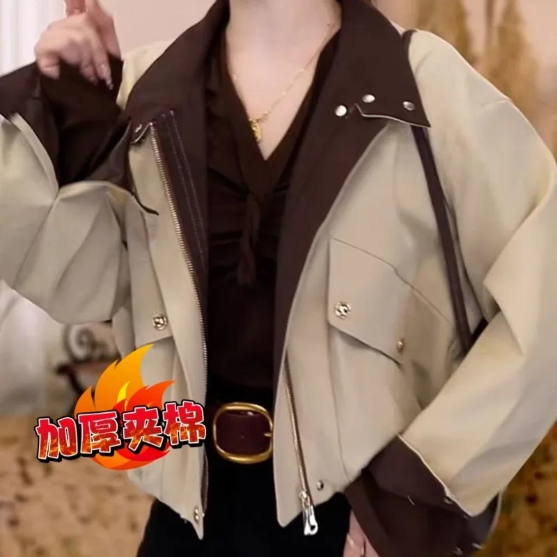 Модная и универсальная ветровка с воротником-стойкой, короткое пальто для женщин, осень 2023, новая свободная повседневная куртка, топ
Модная и универсальная ветровка с воротником-стойкой, короткое пальто для женщин, осень 2023, новая свободная повседневная куртка, топ