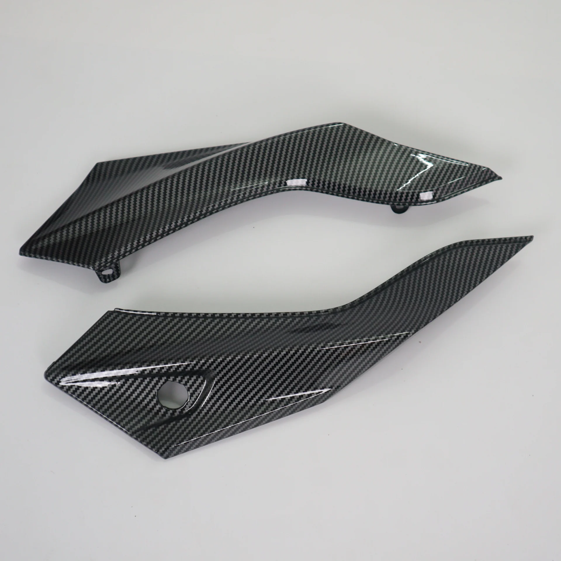 Motorcycle ABS Carbon Fiber Rear Pairing Side Pieces Fairings Leather Seat Lowe For BMW F900 XR F900XR F 900 XR 2020-2024
Motorcycle ABS Carbon Fiber Rear Pairing Side Pieces Fairings Leather Seat Lowe For BMW F900 XR F900XR F 900 XR 2020-2024