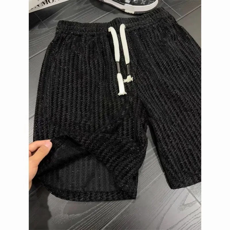 Men Drawstring Waist Glitter Fishbone Texture Loose Five Point Shorts
Men Drawstring Waist Glitter Fishbone Texture Loose Five Point Shorts