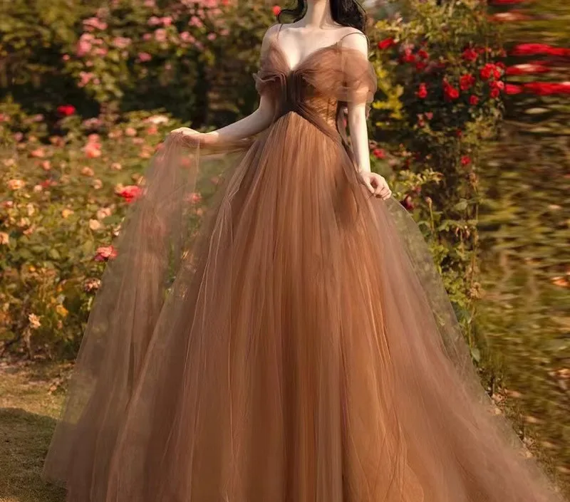 Sexy Brown Prom Dresses V-Neck Pleated A-Line Off The Shoulder Tulle Corset Floor-Length Evening Celebrity Cocktail Party Gowns
Sexy Brown Prom Dresses V-Neck Pleated A-Line Off The Shoulder Tulle Corset Floor-Length Evening Celebrity Cocktail Party Gowns