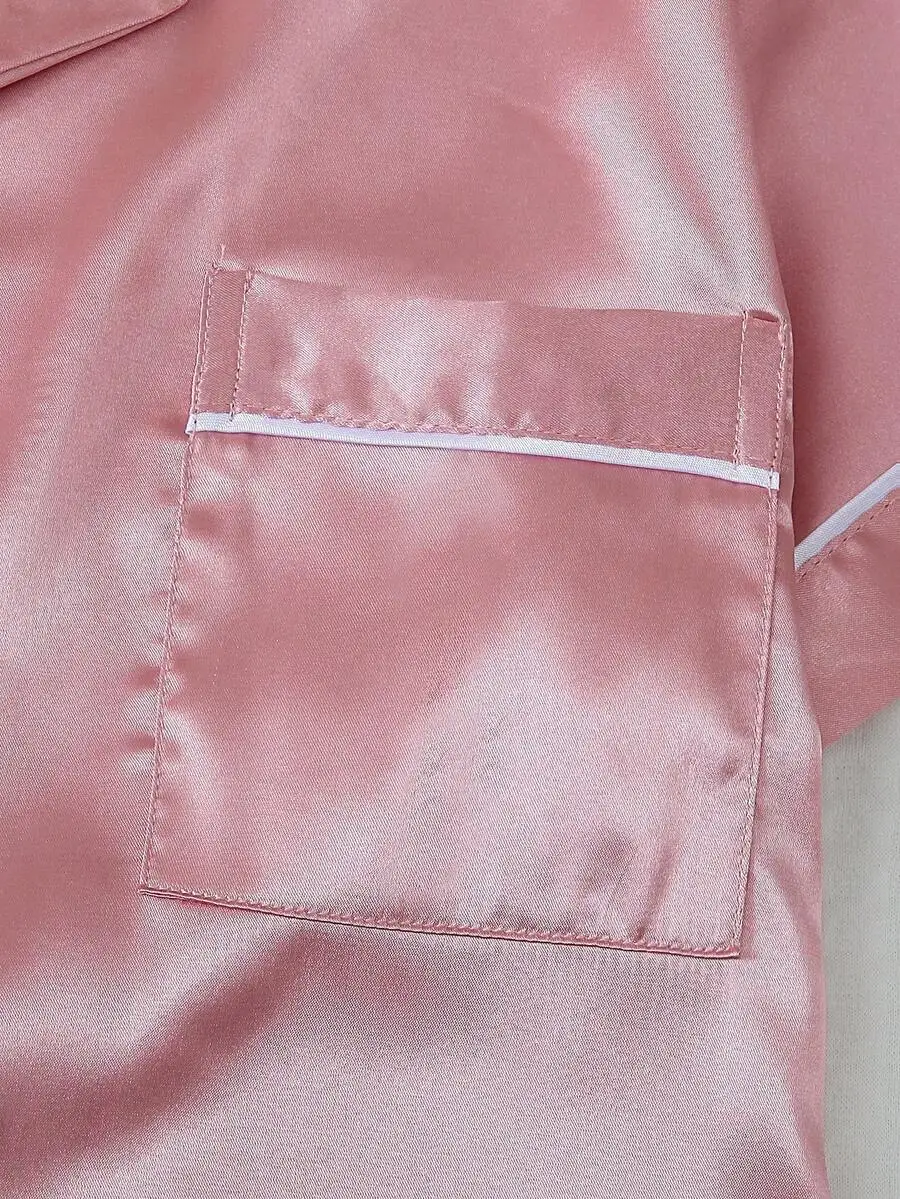 Women Satin Trim Short Sleeve Collar Sleep Top And Bow Shorts Pajama Set
Women Satin Trim Short Sleeve Collar Sleep Top And Bow Shorts Pajama Set