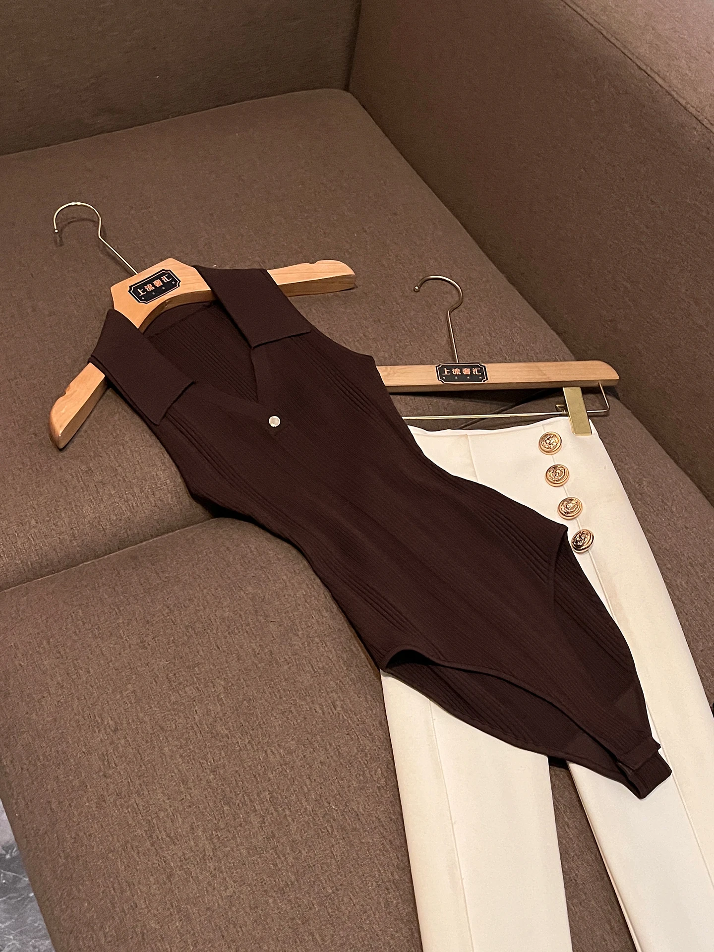 Summer 2026 High Waist Sleeveless Knitted Slim Fit Metal Buckle Decorated One-Piece Women's FP431 Comfortable Breathable Mois...
Summer 2026 High Waist Sleeveless Knitted Slim Fit Metal Buckle Decorated One-Piece Women's FP431 Comfortable Breathable Mois...
