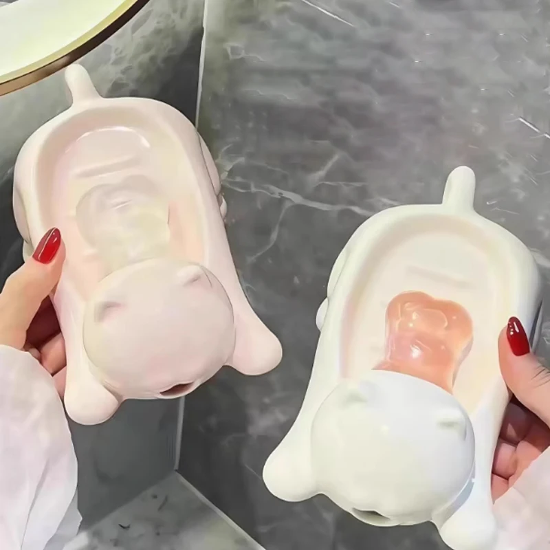 Новая мыльница с рисунком кота из мультфильма и дренажем, креативный держатель для мыла для ванной комнаты для раковины и туалета
Новая мыльница с рисунком кота из мультфильма и дренажем, креативный держатель для мыла для ванной комнаты для раковины и туалета