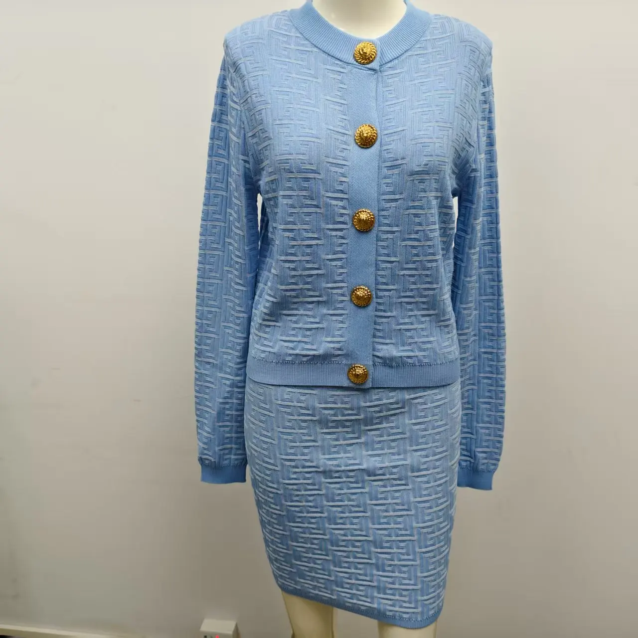 Spring And Summer New Women Fashionable Temperament Elegant Commuting Knitted Long Sleeved Round Neck Jacket Top+Half Skirt Set
Spring And Summer New Women Fashionable Temperament Elegant Commuting Knitted Long Sleeved Round Neck Jacket Top+Half Skirt Set
