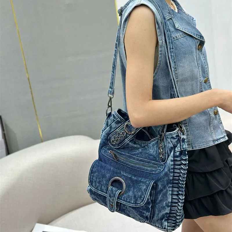 Handbag for spicy girl in fashion for women, diagonal crossed bag with removable shoulder strap aged retro of great capacity
Handbag for spicy girl in fashion for women, diagonal crossed bag with removable shoulder strap aged retro of great capacity