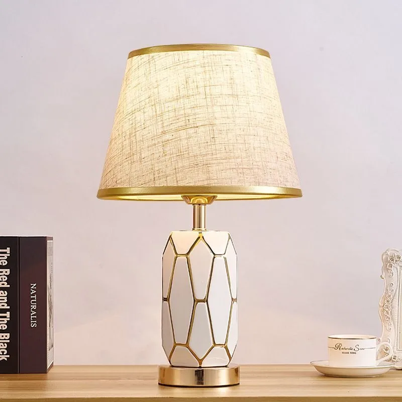 Touch Control American Ceramic Table Lamp LED Bedside Lamp Bedroom Modern Warm Home Room Decor Ins Style European Nordic Wedding
Touch Control American Ceramic Table Lamp LED Bedside Lamp Bedroom Modern Warm Home Room Decor Ins Style European Nordic Wedding