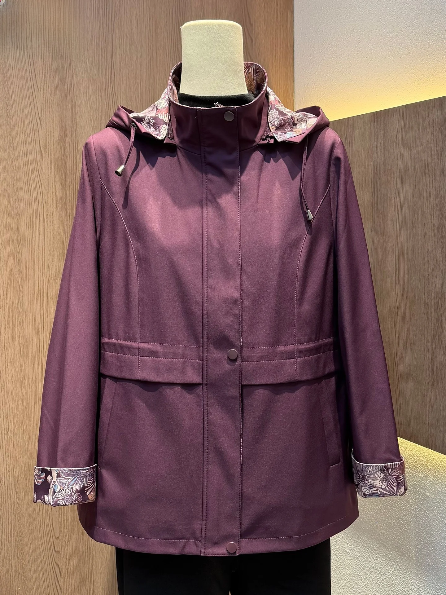 Sli Hooded Women's Jaet Faionable Spring Outerwear for Middle-Aged And ly Ladies Printed Polyester Regular Sve
Sli Hooded Women's Jaet Faionable Spring Outerwear for Middle-Aged And ly Ladies Printed Polyester Regular Sve