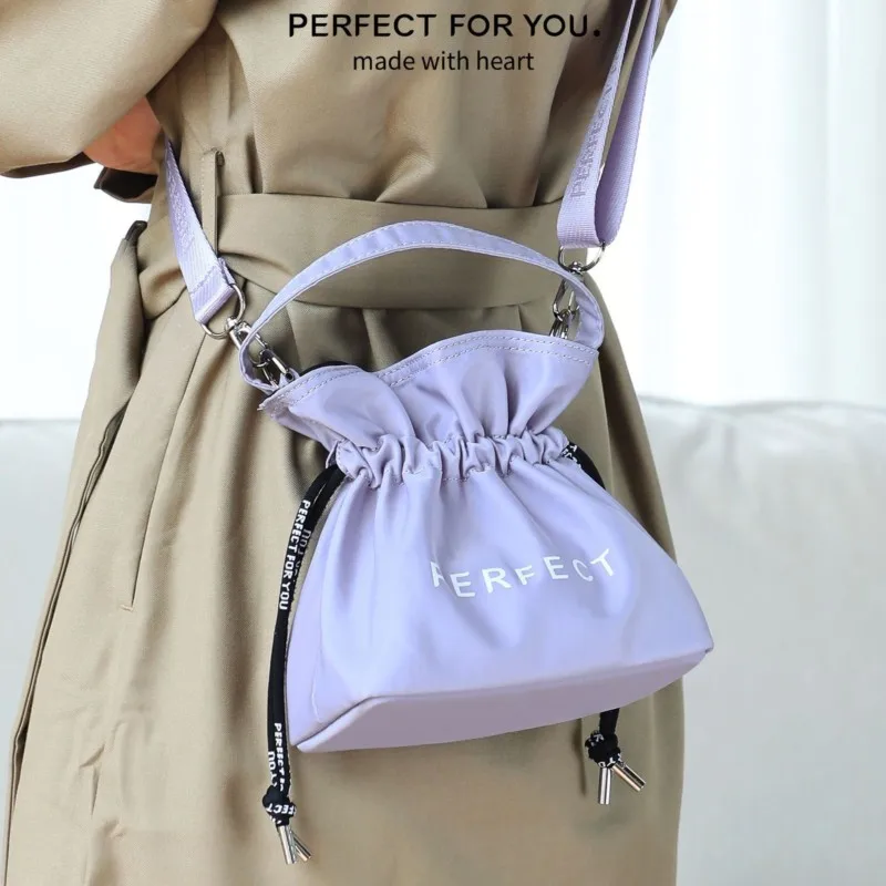 Дизайнерская элегантная холщовая сумка через плечо для женщин, легкая большая вместительная сумка на одно плечо, простая сумка Femme
Дизайнерская элегантная холщовая сумка через плечо для женщин, легкая большая вместительная сумка на одно плечо, простая сумка Femme