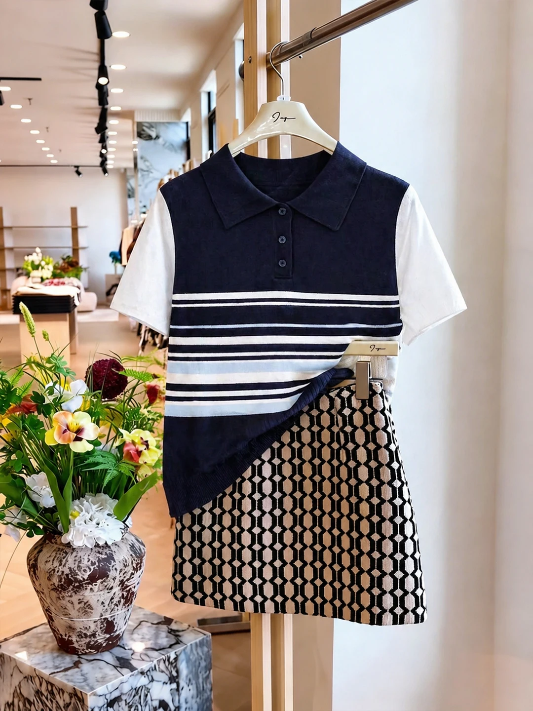 Commute Striped Knitwear Collar Color Block Slimming Versatile Top Fake Two-Piece Summer 2026 Women's Silk Shirt
Commute Striped Knitwear Collar Color Block Slimming Versatile Top Fake Two-Piece Summer 2026 Women's Silk Shirt