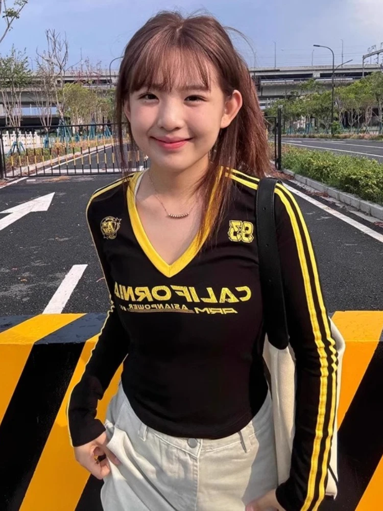 Y2K Basketball T Shirts Women Sporty Long Sleeve Tee V-neck Slim Fit Striped Letter Print T Shirt Streetwear Summer Clothes 2025
Y2K Basketball T Shirts Women Sporty Long Sleeve Tee V-neck Slim Fit Striped Letter Print T Shirt Streetwear Summer Clothes 2025