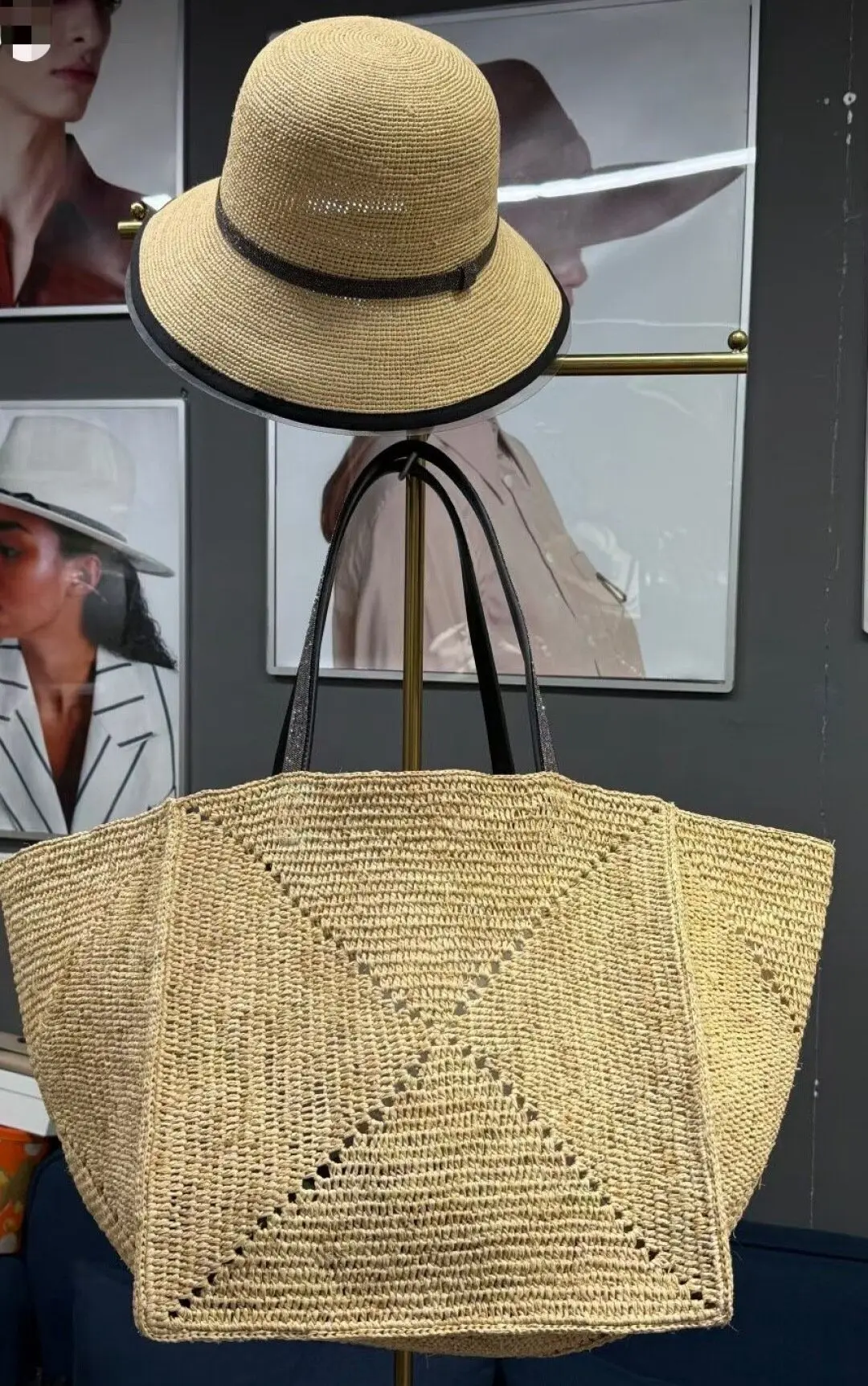 Vacation Style, Large Capacity, Single Shoulder Handbag, Woven Straw Hat, Sun Protection, Fashionable And Casual Women'S Bag.
Vacation Style, Large Capacity, Single Shoulder Handbag, Woven Straw Hat, Sun Protection, Fashionable And Casual Women'S Bag.