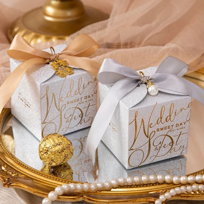 New Wedding Candy Box With Pearl Ribbon Bow High-End Gift Chocolate Box High Quality Glitter Powder Shell Gift Box
New Wedding Candy Box With Pearl Ribbon Bow High-End Gift Chocolate Box High Quality Glitter Powder Shell Gift Box