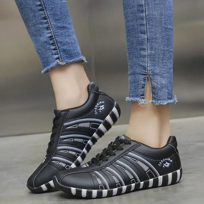 2026 Spring autumn new flat, versatile, retro casual sports shoes for women flats large size
2026 Spring autumn new flat, versatile, retro casual sports shoes for women flats large size