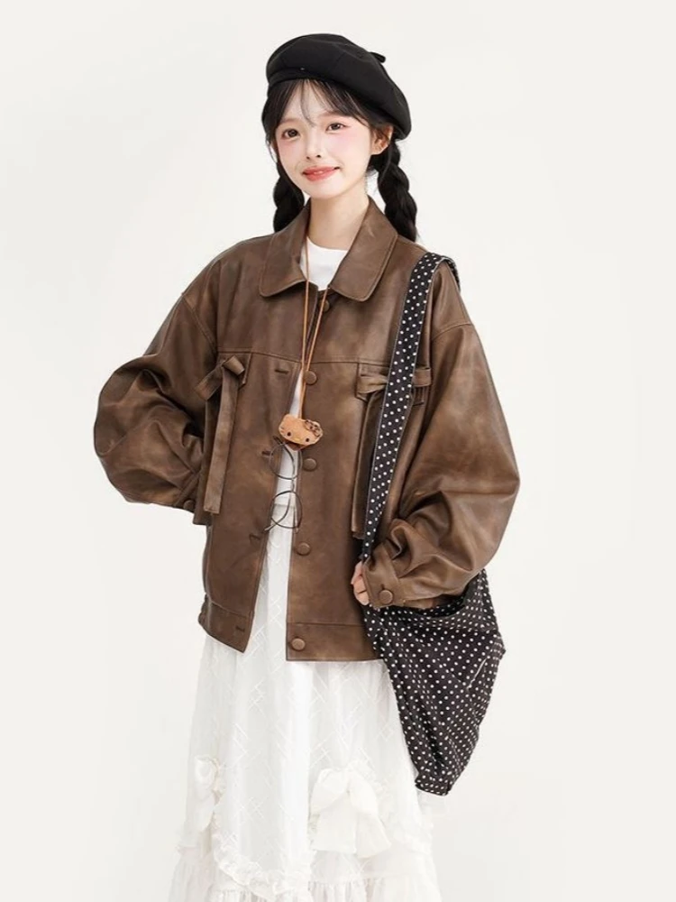 Стильная кожаная куртка с узлами для женщин, ранняя осень, американский ретро-стиль, свободный крой, мотоциклетная куртка из искусственной кожи
Стильная кожаная куртка с узлами для женщин, ранняя осень, американский ретро-стиль, свободный крой, мотоциклетная куртка из искусственной кожи