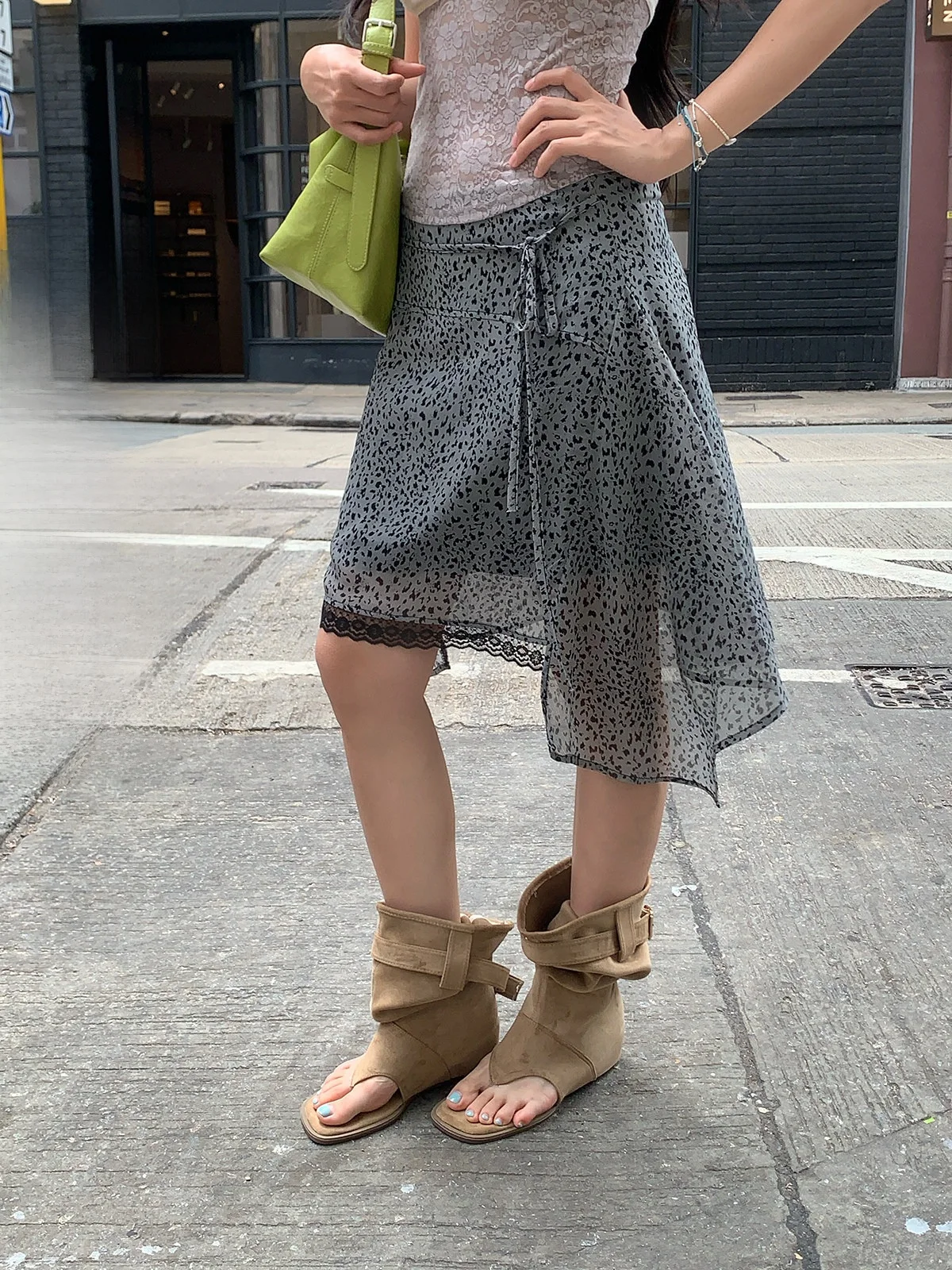 Street Style High Waist A-Line Midi Skirt with Belt And Asymmetric Lace Trim Leopard Print Women's Innerlined Polyester Skirt
Street Style High Waist A-Line Midi Skirt with Belt And Asymmetric Lace Trim Leopard Print Women's Innerlined Polyester Skirt