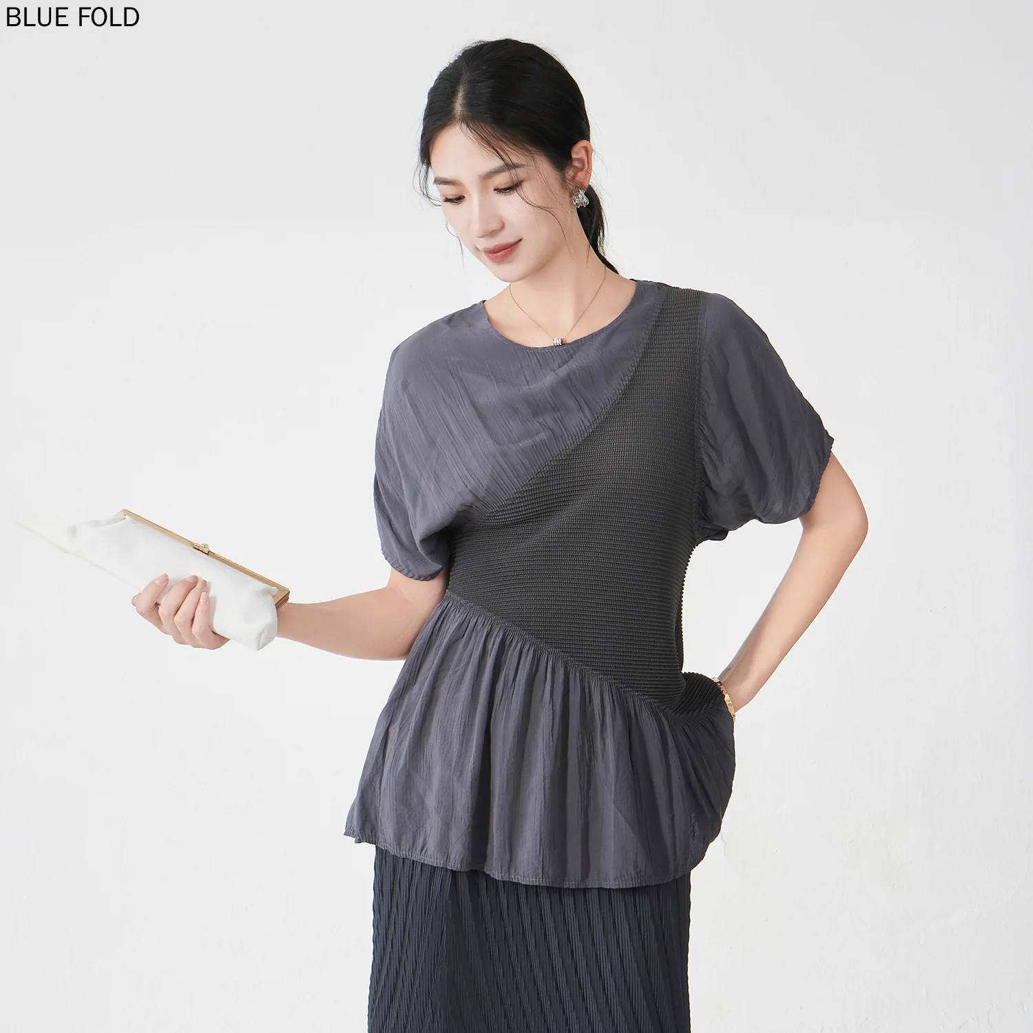 Unique Pretty Top 2025 New Design Sense Waist Temperament Miyake Short Sleeve T-shirt
Unique Pretty Top 2025 New Design Sense Waist Temperament Miyake Short Sleeve T-shirt