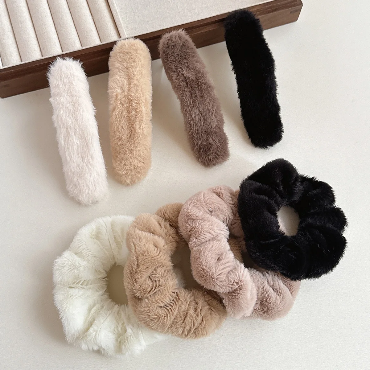 4pcs autumn and winter high-quality Maillard coffee color large intestine ring large hairpin plush duckbill clip combination
4pcs autumn and winter high-quality Maillard coffee color large intestine ring large hairpin plush duckbill clip combination