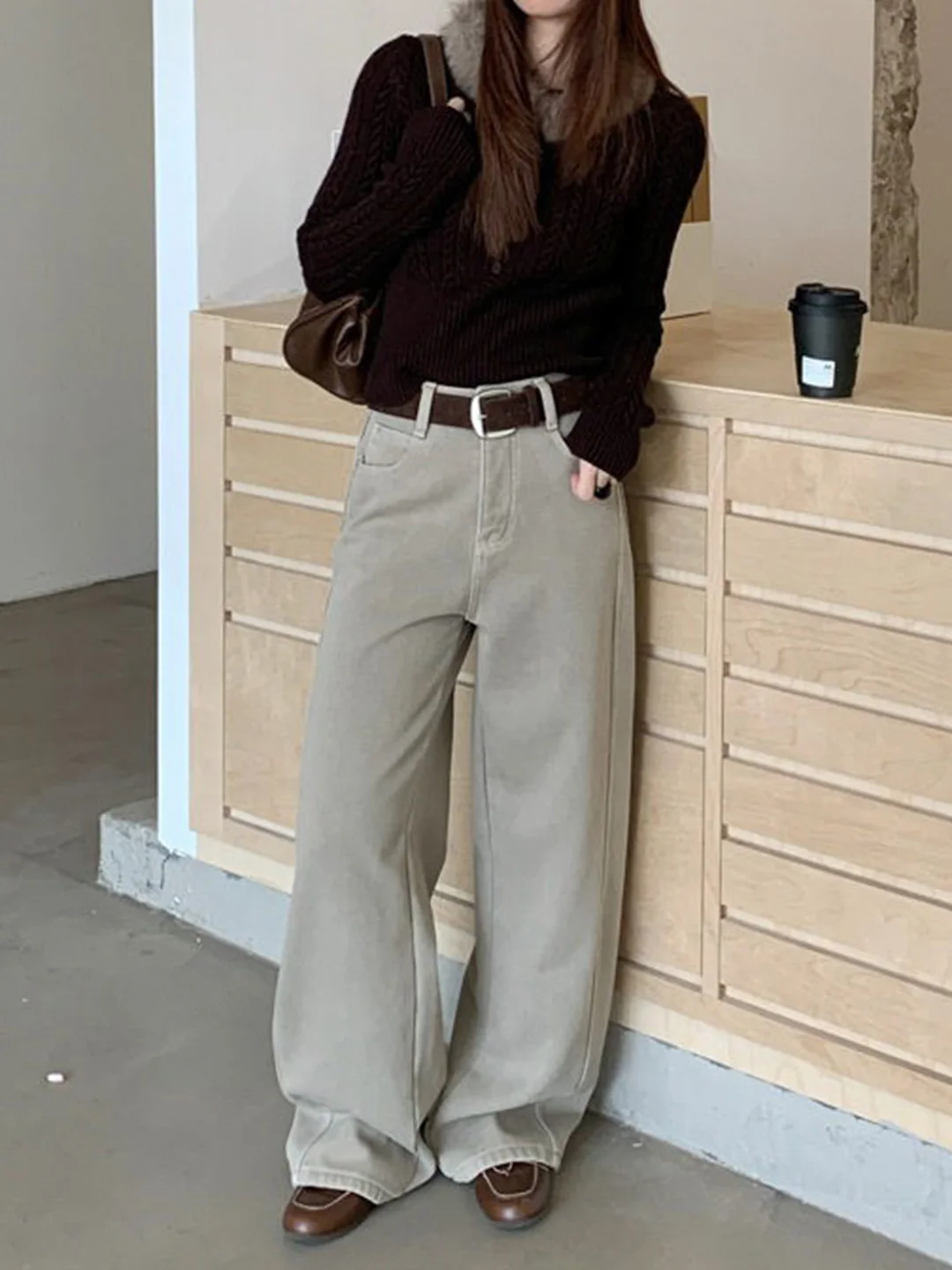 Ретро-джинсы с широкими штанинами и высокой талией для женщин, осенне-зимние облегающие джинсовые брюки из хлопковой ткани
Ретро-джинсы с широкими штанинами и высокой талией для женщин, осенне-зимние облегающие джинсовые брюки из хлопковой ткани