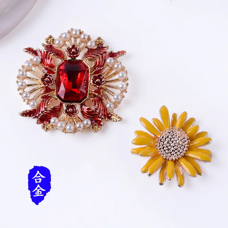 New alloy pearl rhinestone small daisy accessories DIY shoes and clothing earrings headgear accessories directly from the manufa
New alloy pearl rhinestone small daisy accessories DIY shoes and clothing earrings headgear accessories directly from the manufa