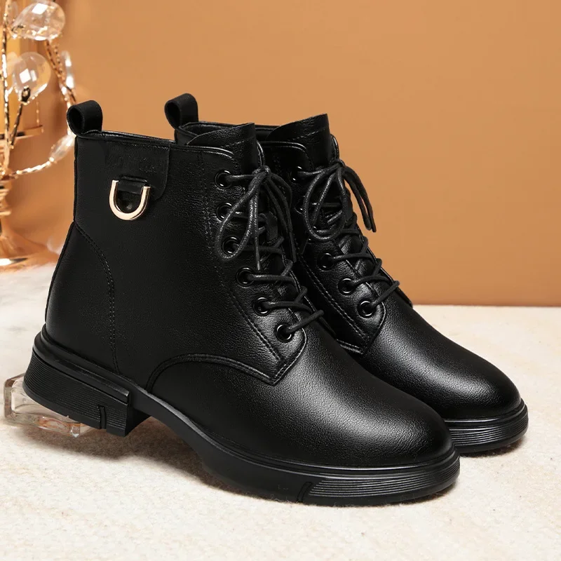 3cm Vintage All Match Comfortable Low Square Heels Short Fur Ankle Boots 2025 Fall Winter Soft Leather Motorcycle Boots for Mom
3cm Vintage All Match Comfortable Low Square Heels Short Fur Ankle Boots 2025 Fall Winter Soft Leather Motorcycle Boots for Mom