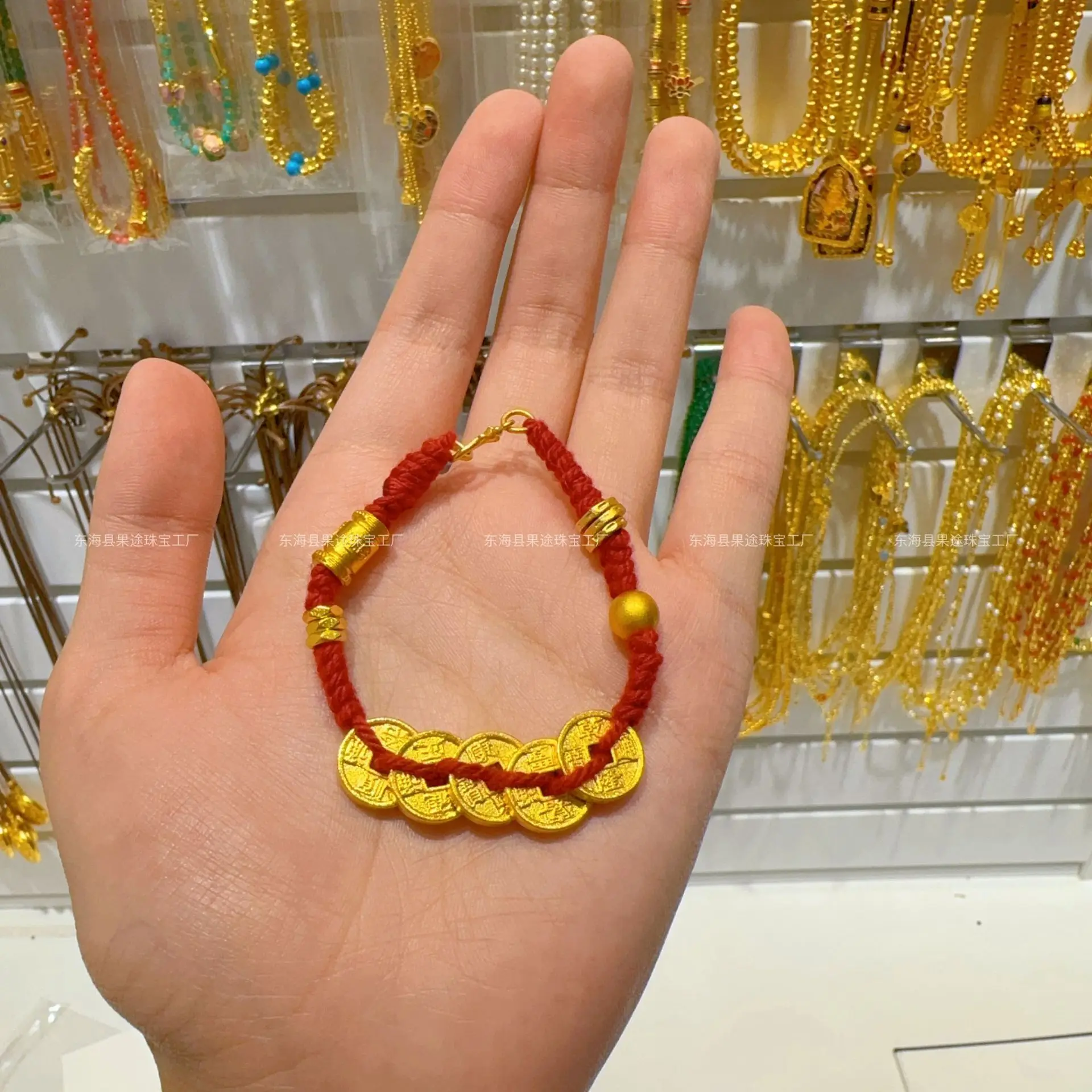 Plated With Real Gold Preservation Ancient Method Sand Gold Five Emperors Coins Transportation Pearl Red Rope Hand Girls Gift
Plated With Real Gold Preservation Ancient Method Sand Gold Five Emperors Coins Transportation Pearl Red Rope Hand Girls Gift