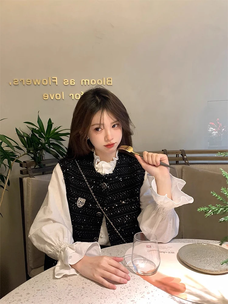 White Lace Shirt Women's New Early Spring Top Layered Wear Inner Match Base Shirt Vest Two-piece Set Autumn Winter
White Lace Shirt Women's New Early Spring Top Layered Wear Inner Match Base Shirt Vest Two-piece Set Autumn Winter