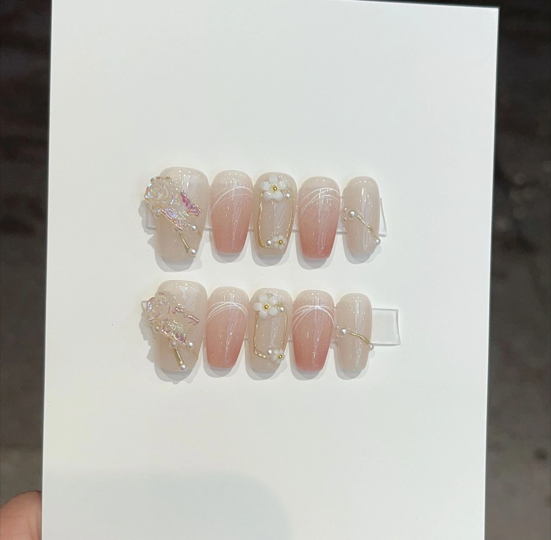 10Pcs Aurora Glow Gradient Butterfly False Nails Handmade Floral Pearl Shimmery Gel Fake Nails Full Cover Reusable Acrylic Nails
10Pcs Aurora Glow Gradient Butterfly False Nails Handmade Floral Pearl Shimmery Gel Fake Nails Full Cover Reusable Acrylic Nails