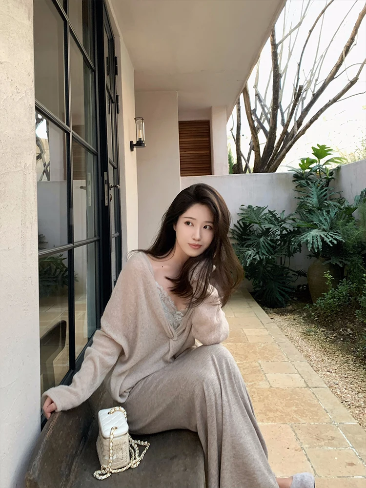 Женский вязаный шерстяной свитер ZNG OP «Soft Filter»: нежный дизайн, свободный крой, тонкая вязка, длинный рукав, круглый вырез
Женский вязаный шерстяной свитер ZNG OP «Soft Filter»: нежный дизайн, свободный крой, тонкая вязка, длинный рукав, круглый вырез