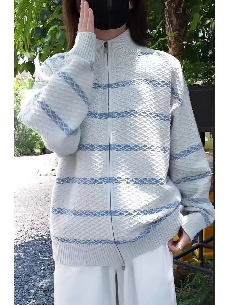 Men's Knitted Cardigan Sweater White Stripe Loose Fit Autumn Casual Korean Sle Stand Collar Woolen Coat Outerwear
Men's Knitted Cardigan Sweater White Stripe Loose Fit Autumn Casual Korean Sle Stand Collar Woolen Coat Outerwear