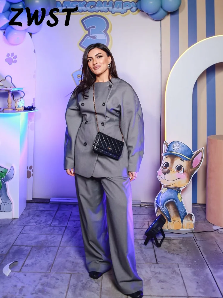 Повседневный однотонный женский пиджак, брючный костюм, двубортный прямой брюки с круглым вырезом, женский комплект, осень-зима 2021, женский комплект из 2 предметов
Повседневный однотонный женский пиджак, брючный костюм, двубортный прямой брюки с круглым вырезом, женский комплект, осень-зима 2021, женский комплект из 2 предметов