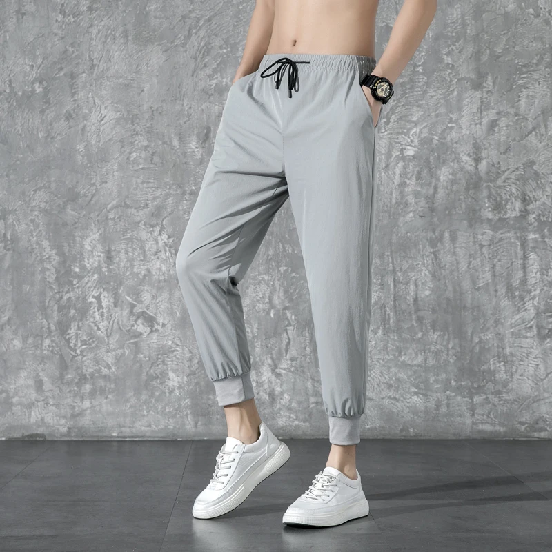 Мужские повседневные спортивные брюки из ледяного шелка, укороченные, модные, дышащие, с охлаждающим эффектом, свободного кроя, молодежные, базовые цвета, карго-шорты
Мужские повседневные спортивные брюки из ледяного шелка, укороченные, модные, дышащие, с охлаждающим эффектом, свободного кроя, молодежные, базовые цвета, карго-шорты