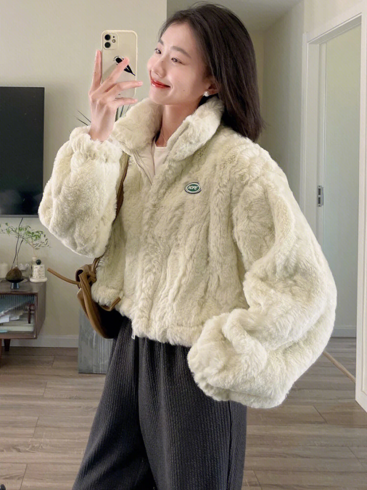 Новая утепленная женская шуба из искусственного меха кролика 2025 года, экологичная, теплая, для повседневной носки
Новая утепленная женская шуба из искусственного меха кролика 2025 года, экологичная, теплая, для повседневной носки