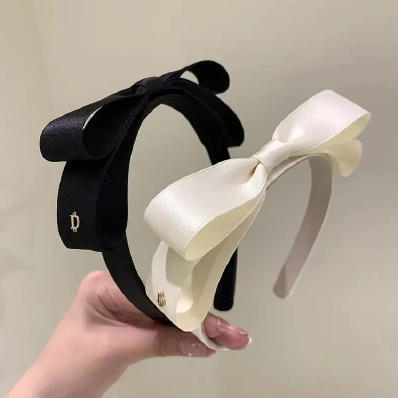 New Fashion Simple Hair Wash Fabric Double Bow Headband for Women Hairband Ladies Headwear Hair Accessories
New Fashion Simple Hair Wash Fabric Double Bow Headband for Women Hairband Ladies Headwear Hair Accessories