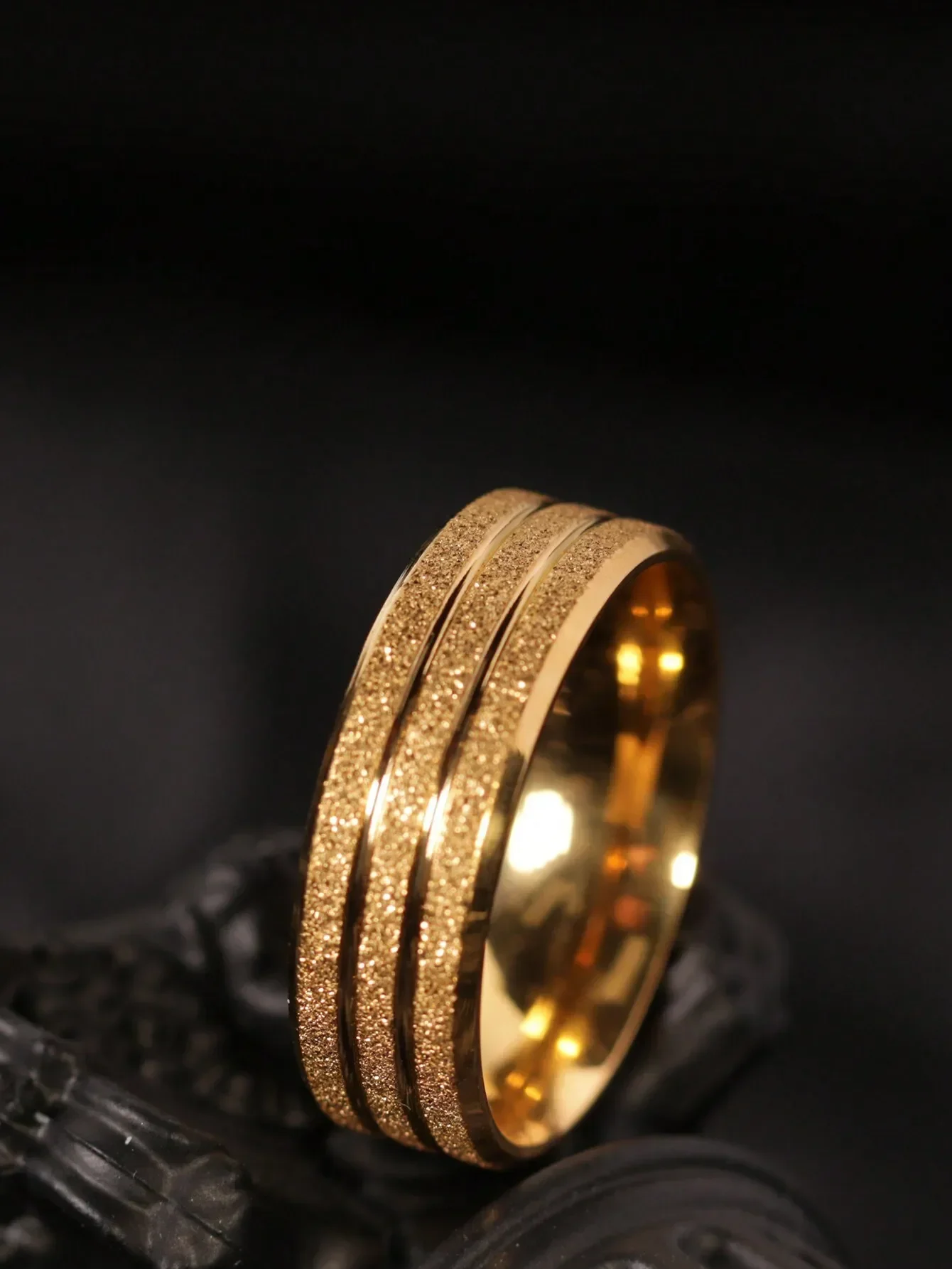 1pc 7mm Wide Matte Stainless Steel Ring With 2 Lines Simple Style Gold Plated Finger Band, Unisex
1pc 7mm Wide Matte Stainless Steel Ring With 2 Lines Simple Style Gold Plated Finger Band, Unisex