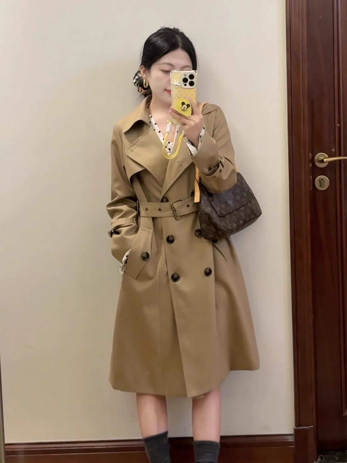 Винтажное повседневное широкое пальто с большими глазами, Briti Sle, утягивающая верхняя одежда, длинное двубортное женское пальто в стиле ретро
Винтажное повседневное широкое пальто с большими глазами, Briti Sle, утягивающая верхняя одежда, длинное двубортное женское пальто в стиле ретро