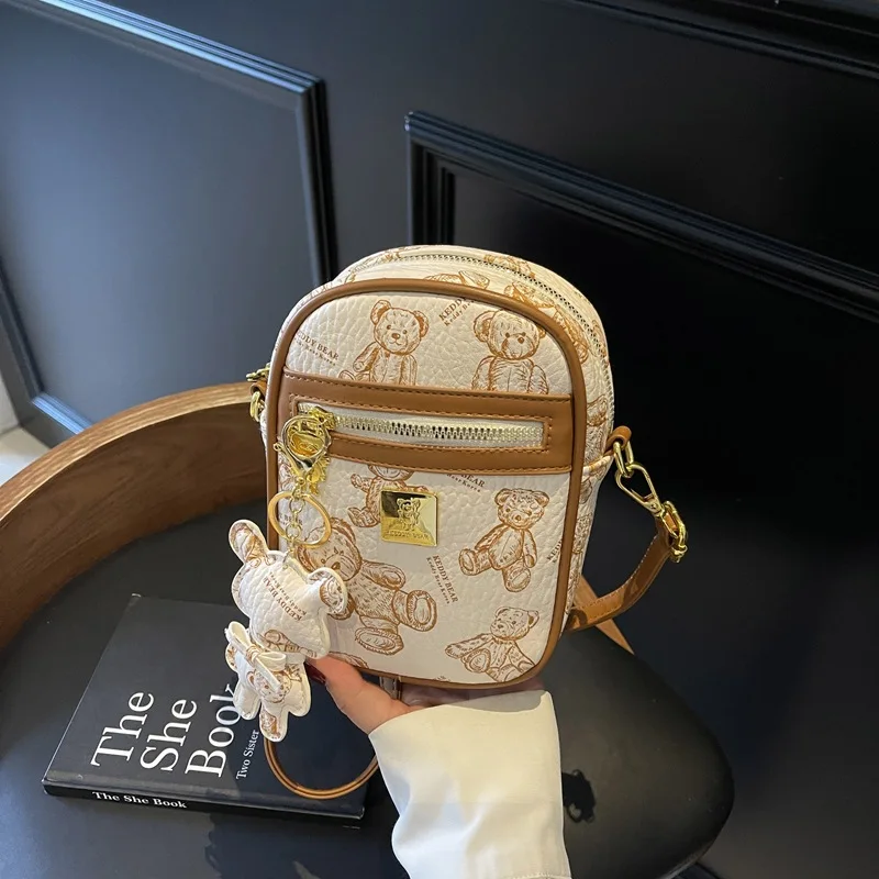 2025 Artisan Tote - Ethnic Print College Bag with Detachable Strap, Commute-to-Class Chic
2025 Artisan Tote - Ethnic Print College Bag with Detachable Strap, Commute-to-Class Chic