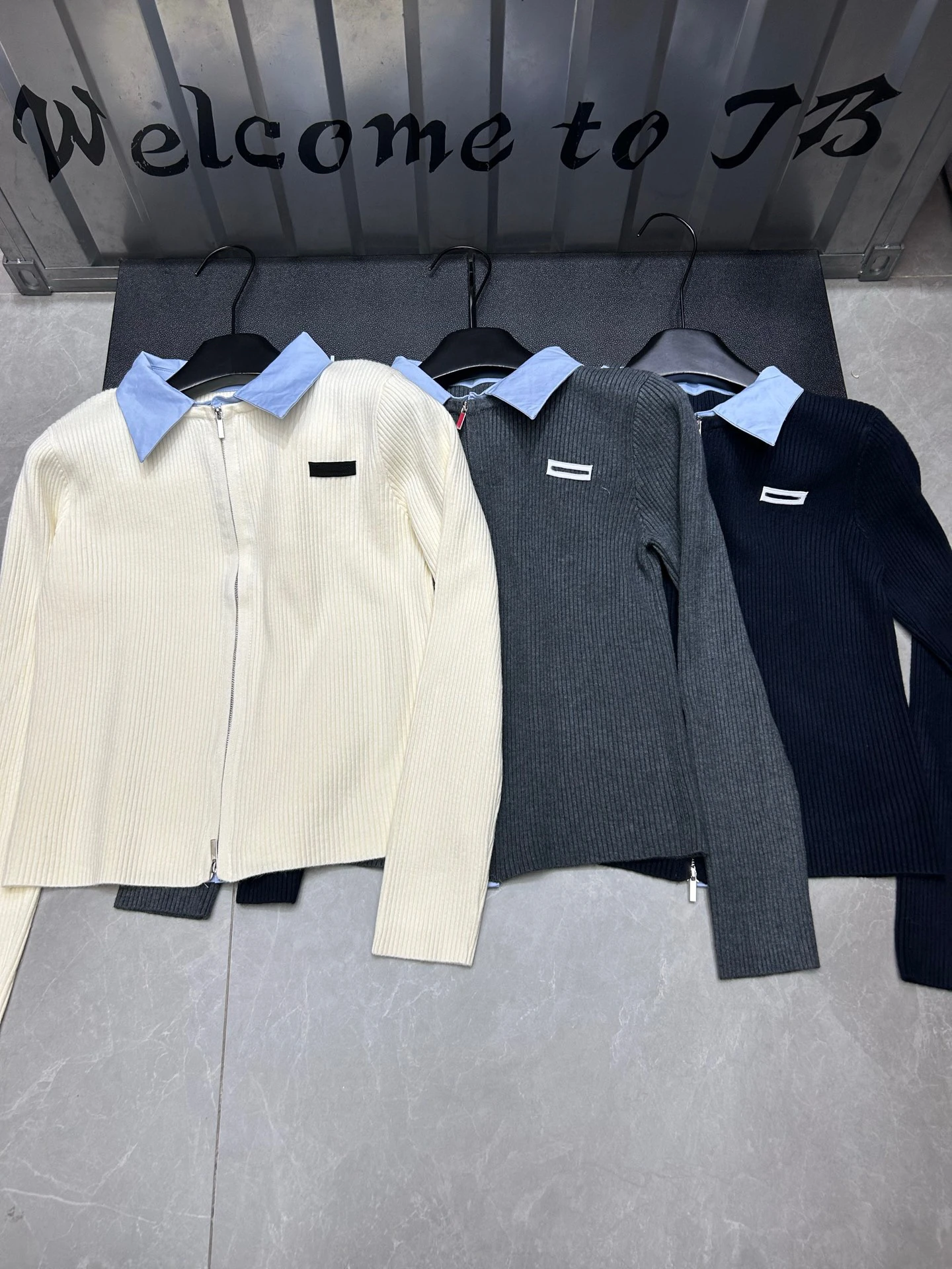 Fashionable VIBE Knitted Zipper Neckline Sweater Women's Slimming Casual Style Color Block Casual Loose Fit Long Sleeve Top
Fashionable VIBE Knitted Zipper Neckline Sweater Women's Slimming Casual Style Color Block Casual Loose Fit Long Sleeve Top