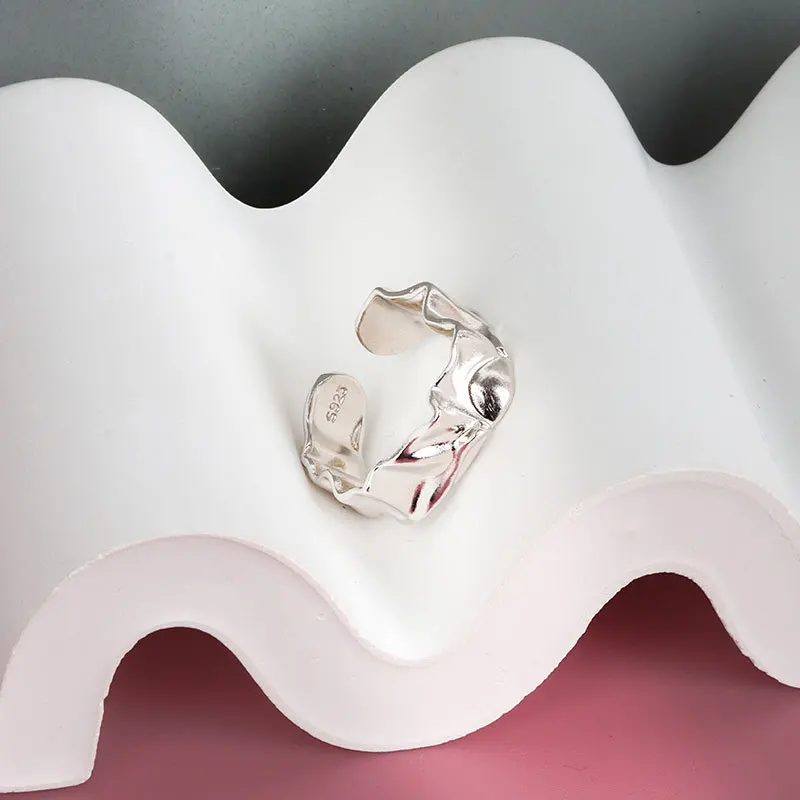 Широкое кольцо из стерлингового серебра 925 пробы неправильной формы с геометрическим рисунком ручной работы для женщин, винтажные модные ювелирные изделия для пар, подарки
Широкое кольцо из стерлингового серебра 925 пробы неправильной формы с геометрическим рисунком ручной работы для женщин, винтажные модные ювелирные изделия для пар, подарки