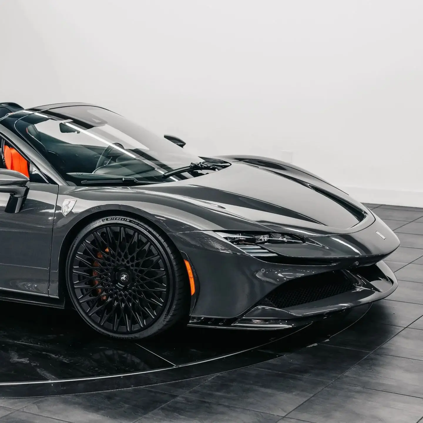 Виниловая пленка Nardo Grey Crystal Gloss - Автомобильная пленка для оклейки с технологией Air Release Channel, предотвращающей образование пузырьков, и клеем с низкой адгезией, аксессуары для авто
Виниловая пленка Nardo Grey Crystal Gloss - Автомобильная пленка для оклейки с технологией Air Release Channel, предотвращающей образование пузырьков, и клеем с низкой адгезией, аксессуары для авто