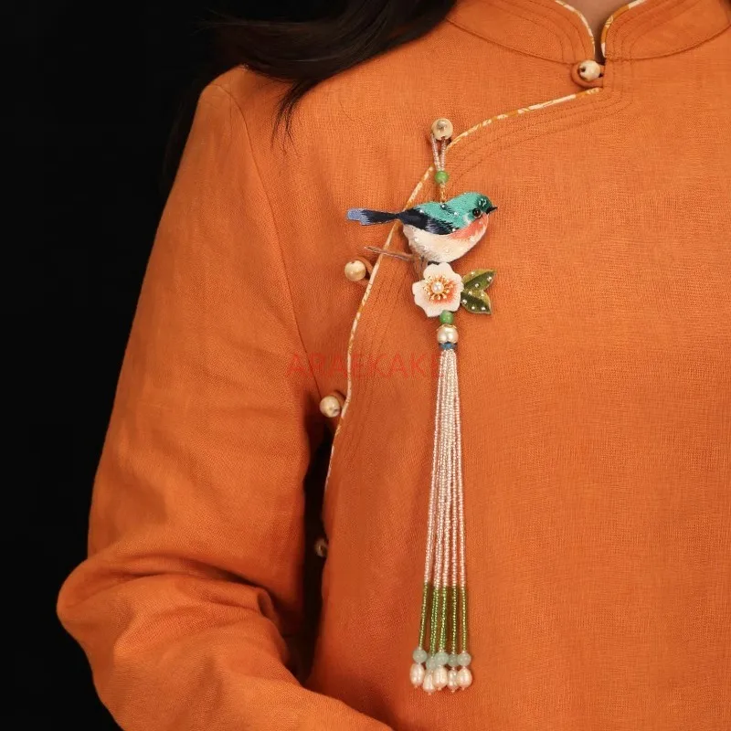 Cheongsam pressed collar pendant, handmade bird embroidery tassel pendant, vintage brooch accessory
Cheongsam pressed collar pendant, handmade bird embroidery tassel pendant, vintage brooch accessory