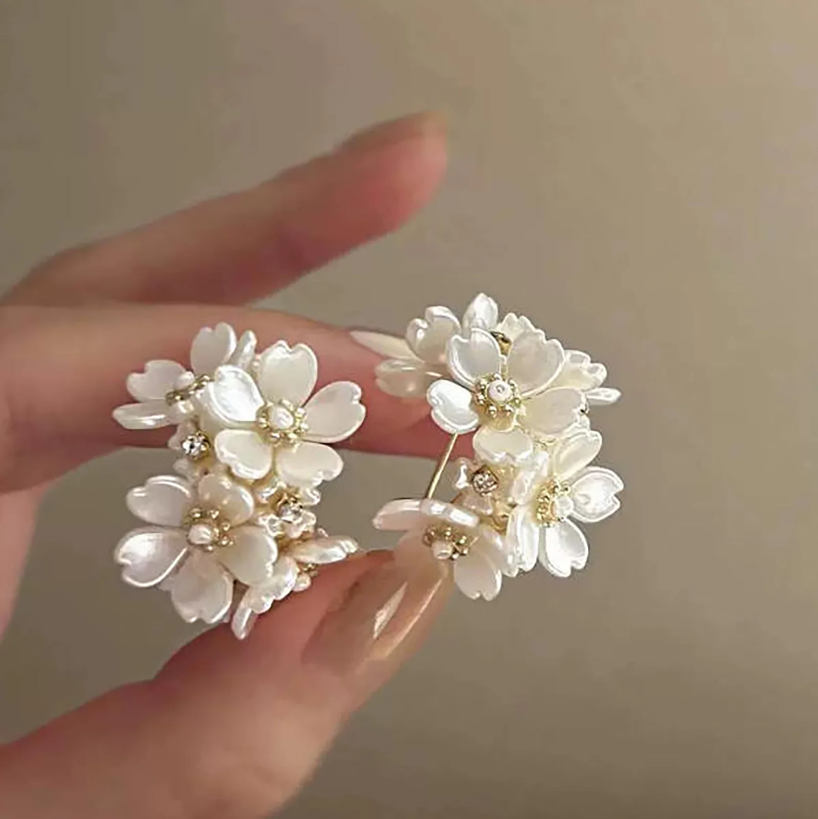 Instagram-worthy versatile earrings, suitable for both round and square faces.
Instagram-worthy versatile earrings, suitable for both round and square faces.