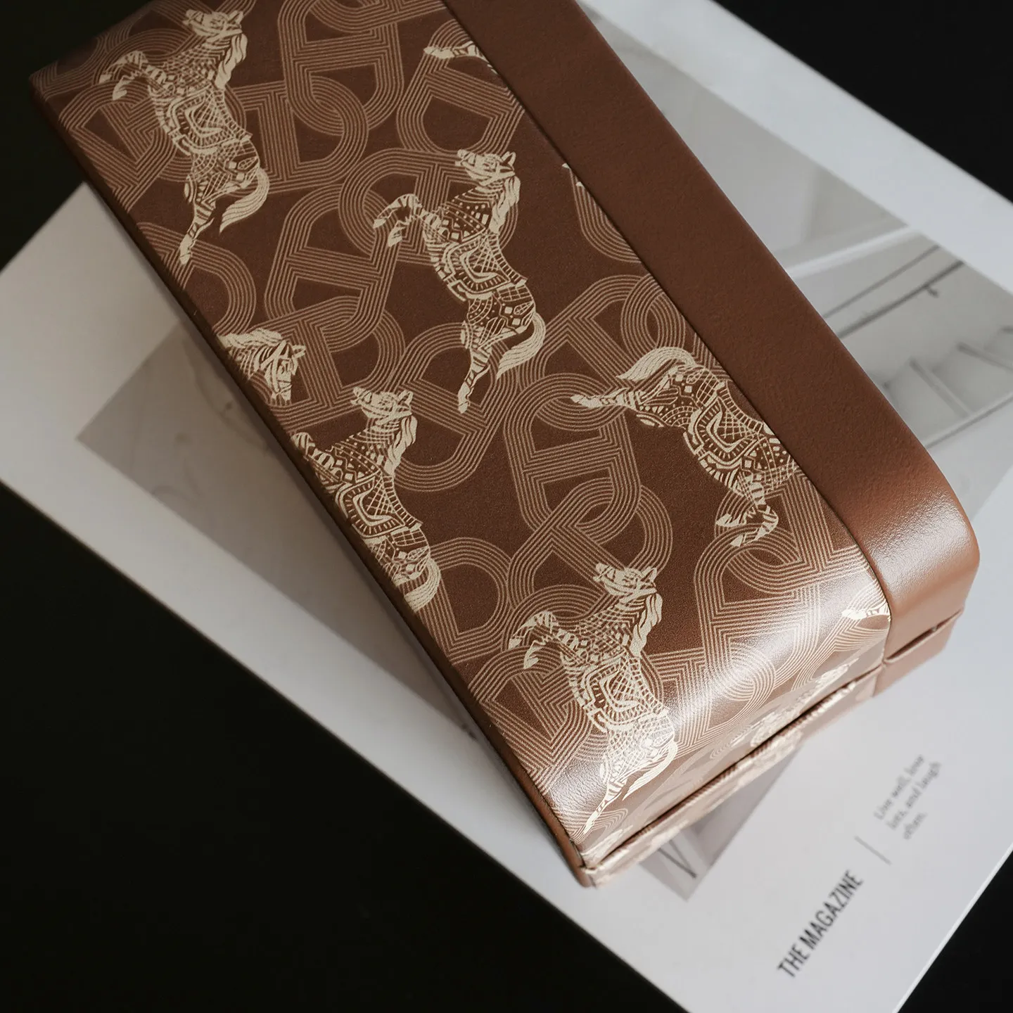 Brown Used Tissue Box, Storage Box, High-end Coffee Table, and Smoking Paper Box
Brown Used Tissue Box, Storage Box, High-end Coffee Table, and Smoking Paper Box
